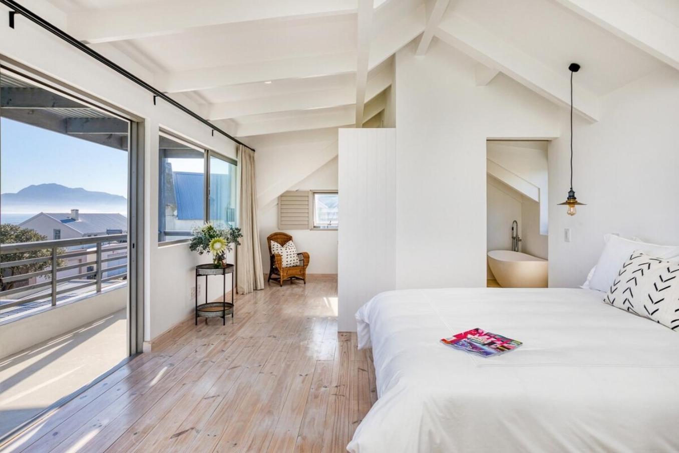 Holiday home Oystercatcher House *